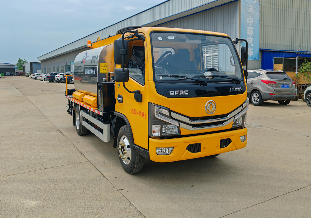 4.5噸東風藍牌瀝青灑布車