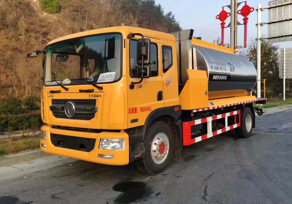 12噸東風多利卡(全功率)智能瀝青灑布車
